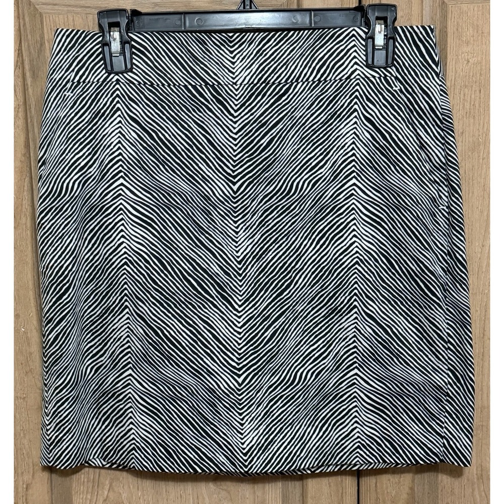 Ann Taylor Madison Mini Skirt Women's Size 4 Black White‎ Animal Print Office